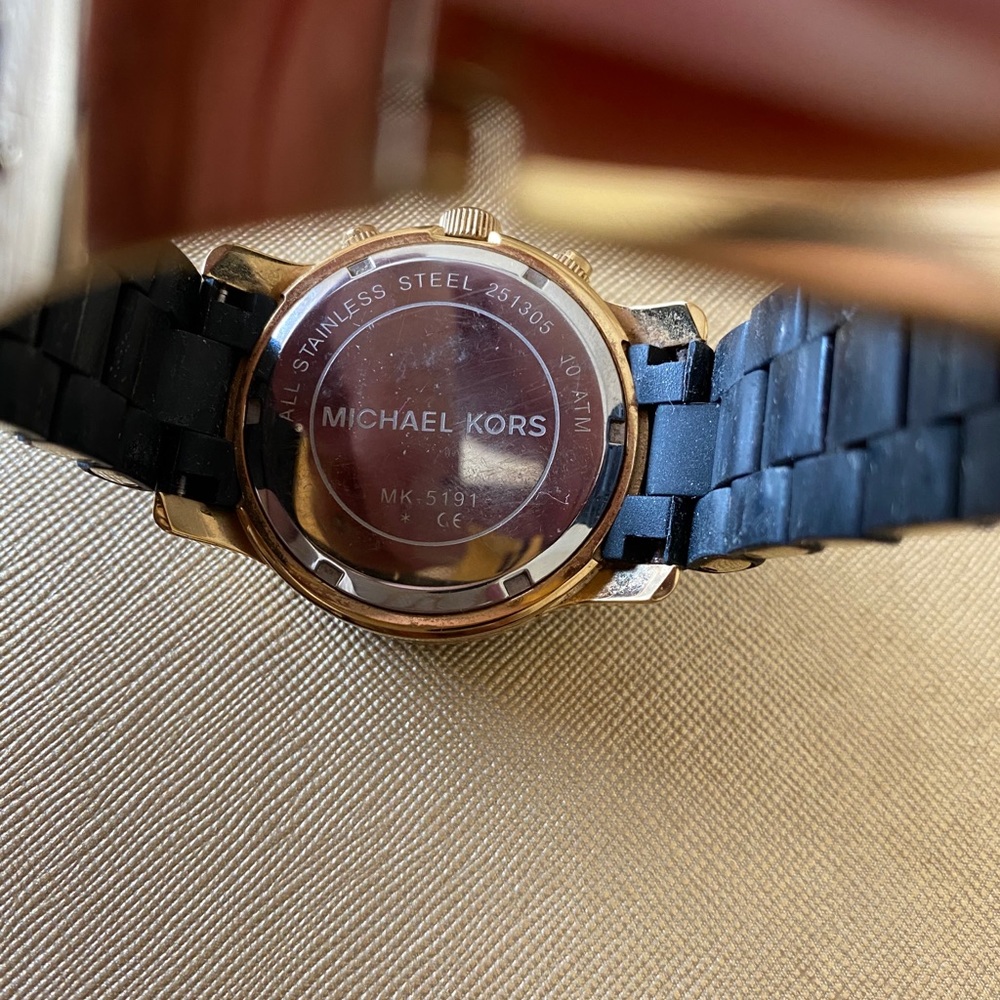 Michael Kors black watch - Picture 2 of 2